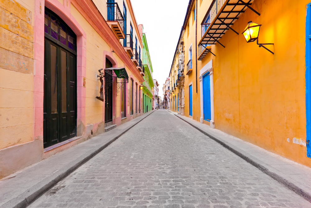 Complete travel guide for first time visitors. Streets of Habana Vieja (Old Havana)