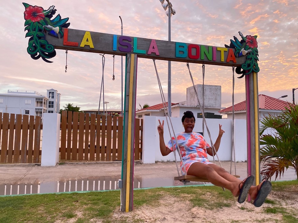 17 Best Things to do in Ambergris Caye, Belize - Sit on the swings under the Isla Bonita Sign. 