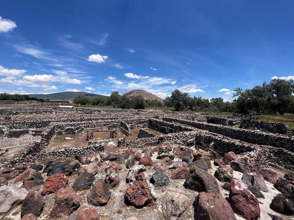 Image of the ruins at Teotihuacán. 