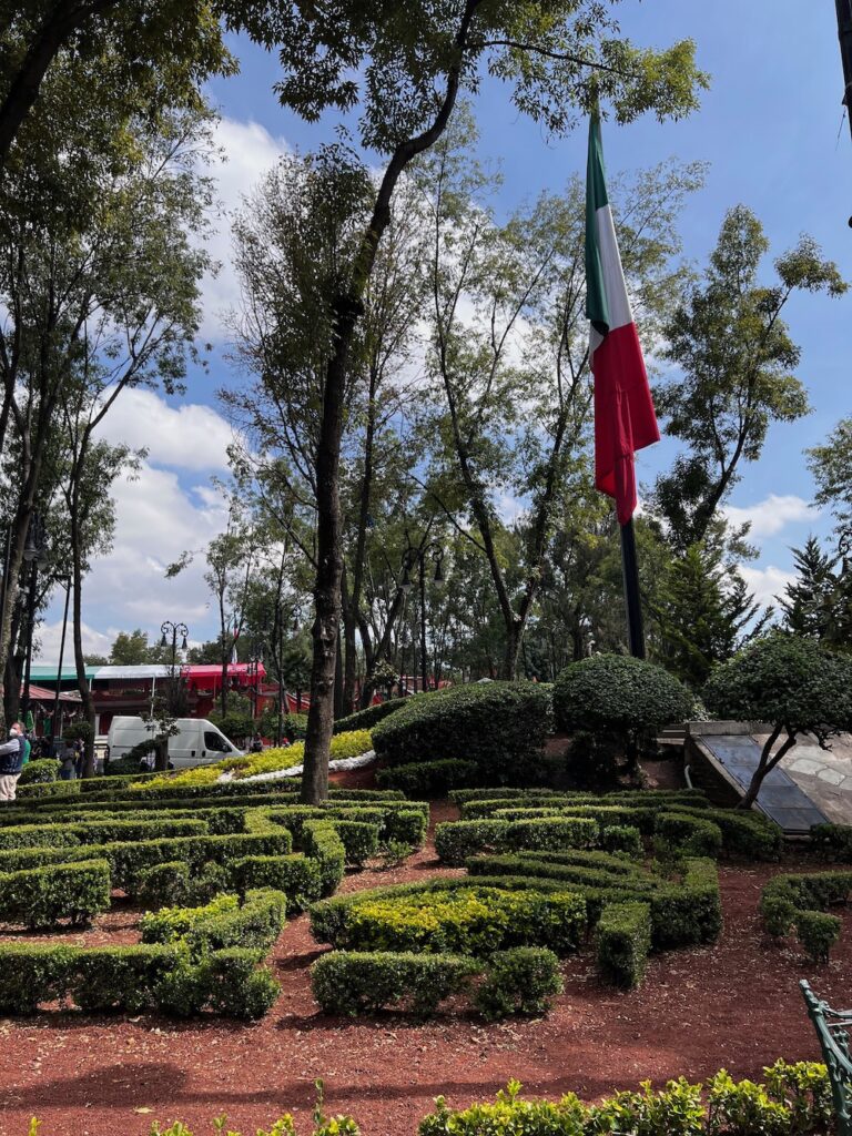 An image of Mexican flag in Coyoacán. 